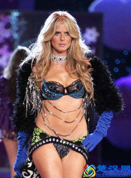 世界杯足球宝贝来了！个个都长腿细腰，美艳无双