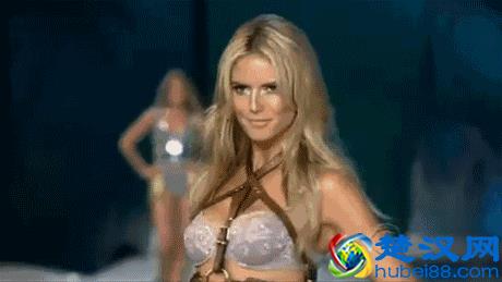 世界杯足球宝贝来了！个个都长腿细腰，美艳无双