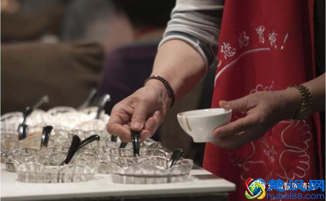 海底捞：锅里放的什么料？