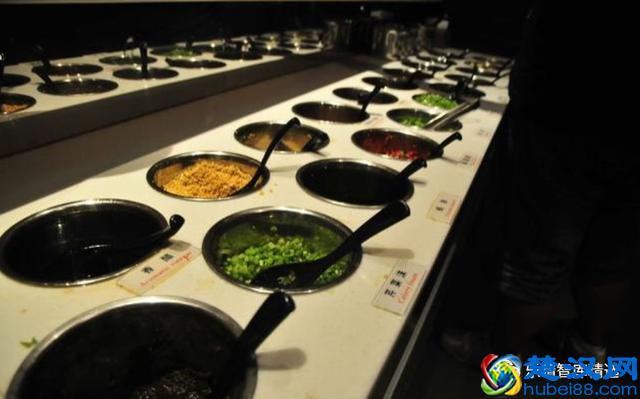 海底捞：锅里放的什么料？