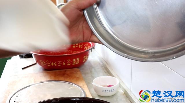 教你在家做凉皮，不开裂、不断开、不发粘，口感筋道特好吃