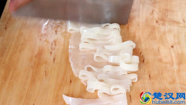 教你在家做凉皮，不开裂、不断开、不发粘，口感筋道特好吃