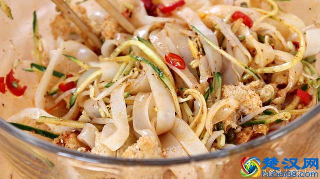 教你在家做凉皮，不开裂、不断开、不发粘，口感筋道特好吃