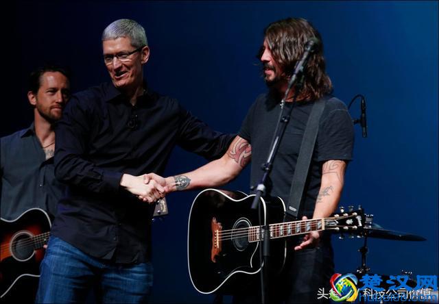 乔布斯后为何他是苹果CEO：7年前备受质疑，如今成就万亿美元市值