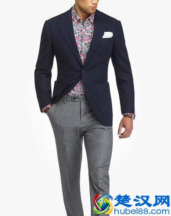 深蓝色西装的5种经典搭配方法，不同的场合可以有不同的着装方式