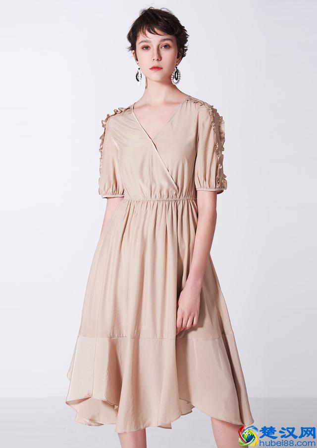 微胖肩宽穿什么裙子 这个夏天让你又瘦又美