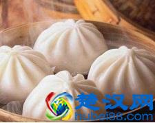 四个年轻人创业卖包子，第一个月就赚了10万