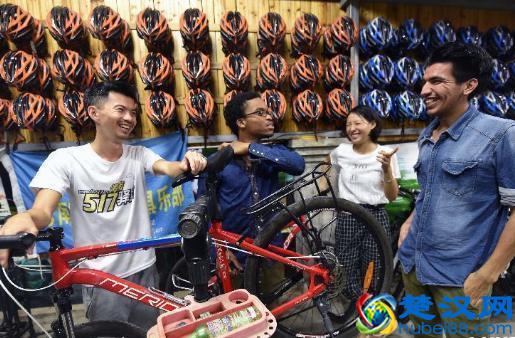 女研究生创业1个月盈利15万，还开起了3家加盟店