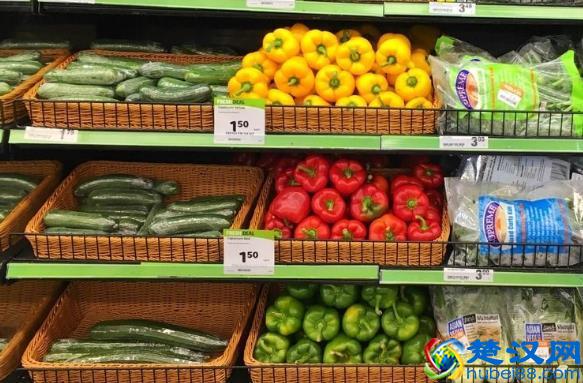 与好友合伙创业，他开店4家，月销售额已超过30万元