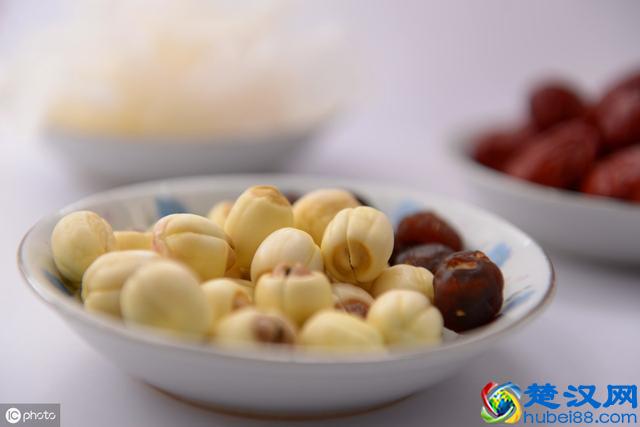 晚上入睡难？5种天然食物能助眠，吃点提高睡眠质量，睡好每一天