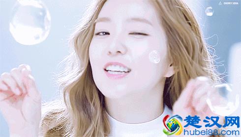 脸上毛孔粗大，黑头很多很多，该怎么办？