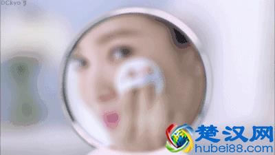 脸上毛孔粗大，黑头很多很多，该怎么办？