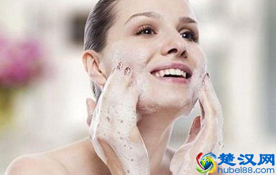 怎样能使皮肤白嫩细腻