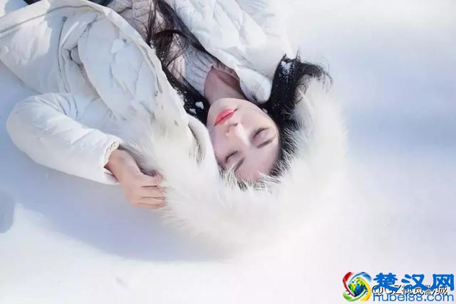 冬天雪景摄影专题：雪景人像拍摄3大风格，让你冬季摄影不慌！