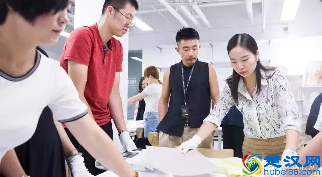 作为陈列师，花样叠衣服才能“搏出位”