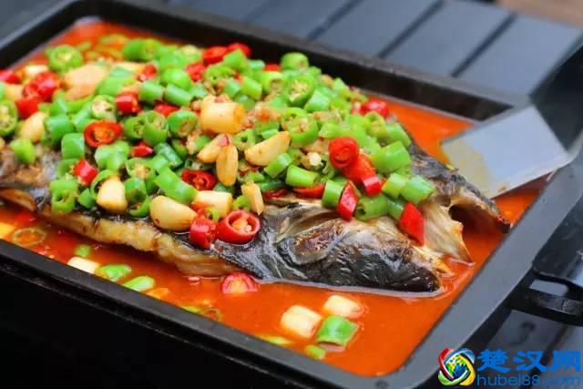 这家店的烤鱼居然有17种口味，鸡汁杏鲍菇味、黑椒蚝油味