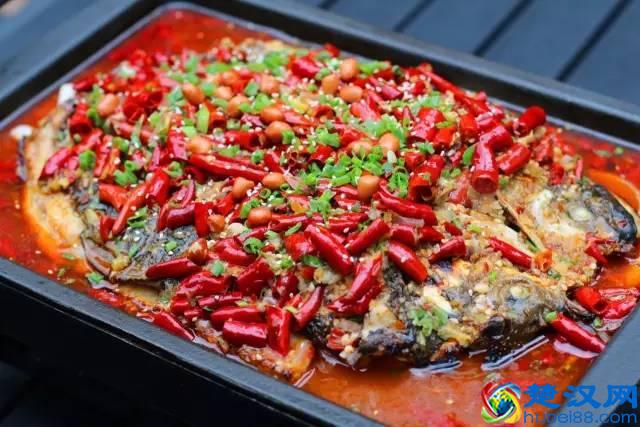 这家店的烤鱼居然有17种口味，鸡汁杏鲍菇味、黑椒蚝油味