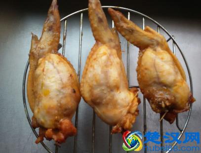 烤鸡翅、红烧鸡翅都吃腻了，尝试做下鸡翅包饭