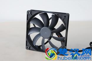 不差钱就拼性能 10款奢华机箱风扇横评