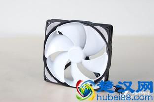 不差钱就拼性能 10款奢华机箱风扇横评