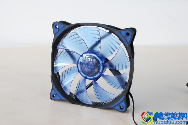 不差钱就拼性能 10款奢华机箱风扇横评