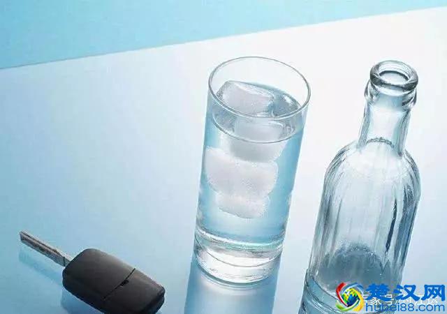 一瓶1块钱的矿泉水利润到底有多少？看完，网友：贫穷限制了想象