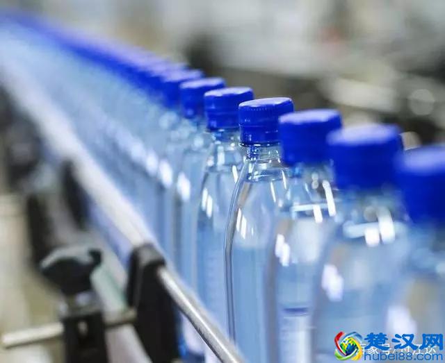 一瓶1块钱的矿泉水利润到底有多少？看完，网友：贫穷限制了想象