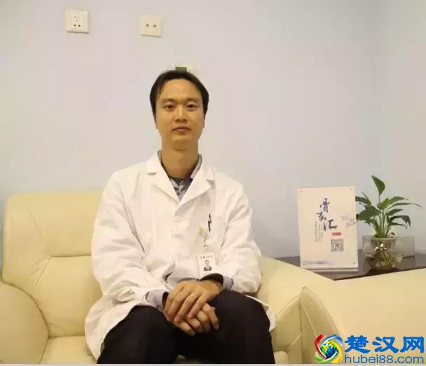 胳膊肘疼时就用这两个小妙招！