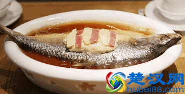 一到冬天，脸上老是冒痘痘？3个土方法，“干掉”痘痘