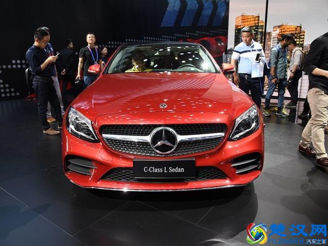 开奔驰坐奔驰了，来看一下2019款奔驰C 180 L