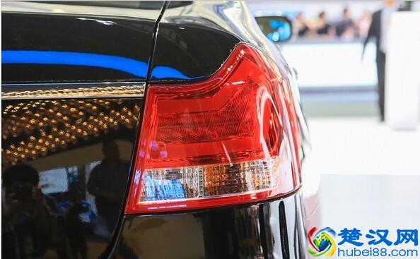 车长近5米的吉利帝豪EC8，起售价还不到10万