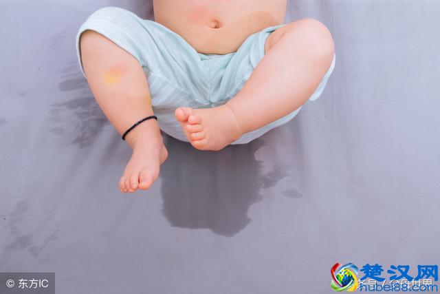 5、6岁的孩子还在尿床，家长别不当回事，看看是不是这个原因！