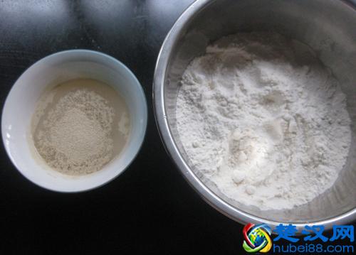 泡打粉和酵母的区别是什么 泡打粉和酵母能一起用吗