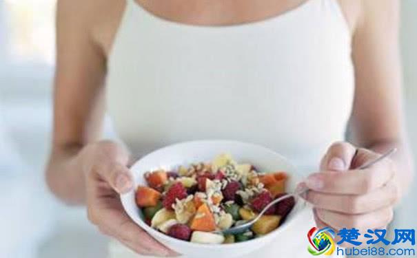 月子饮食宜忌，坐月子饮食5吃5不吃，妈妈恢复快，宝宝才聪明