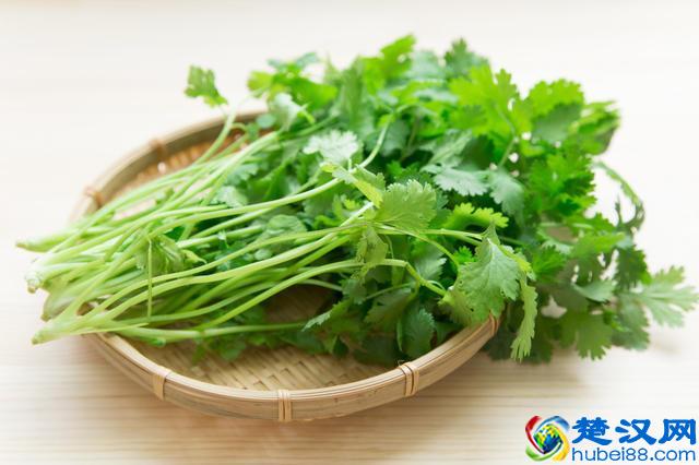 月子饮食宜忌，坐月子饮食5吃5不吃，妈妈恢复快，宝宝才聪明