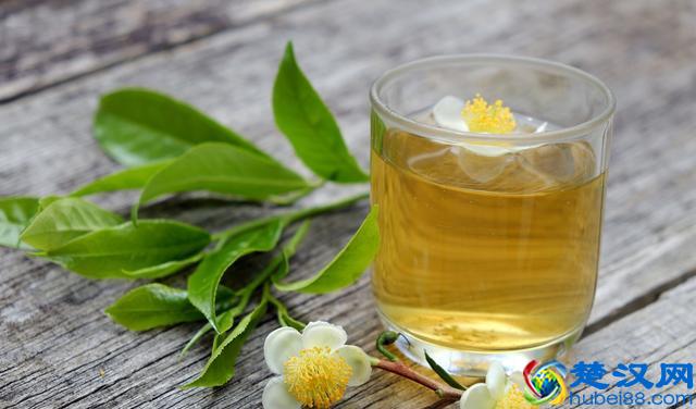 每天都用它来洗脸，不出半个月，皮肤就会又白又嫩