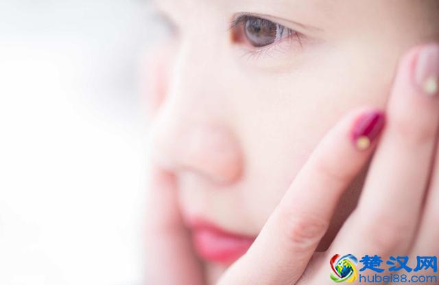 每天都用它来洗脸，不出半个月，皮肤就会又白又嫩