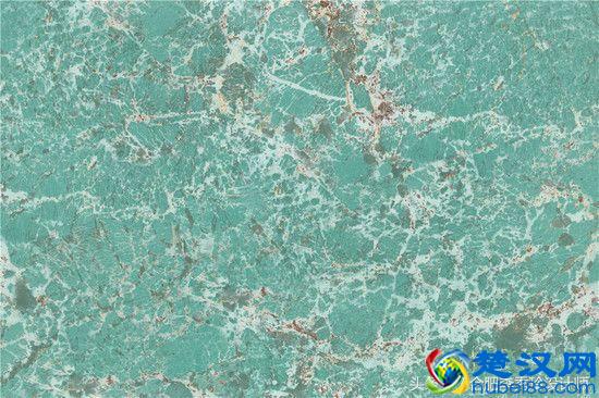 客厅该选抛光砖还是抛釉砖?我家当初不懂选,如今一看地面就闹心