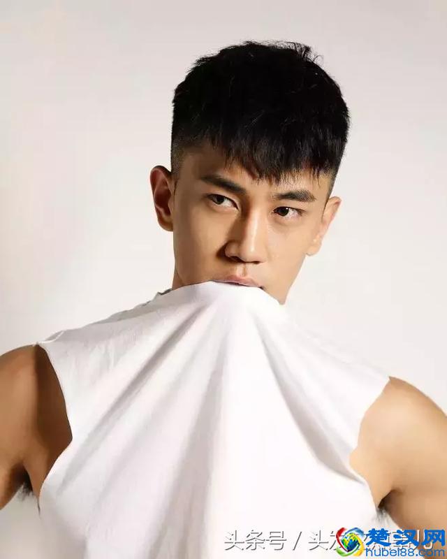 发际线高的男生,有什么发型可以拯救你的大额头?