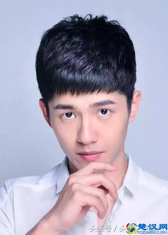 发际线高的男生,有什么发型可以拯救你的大额头?