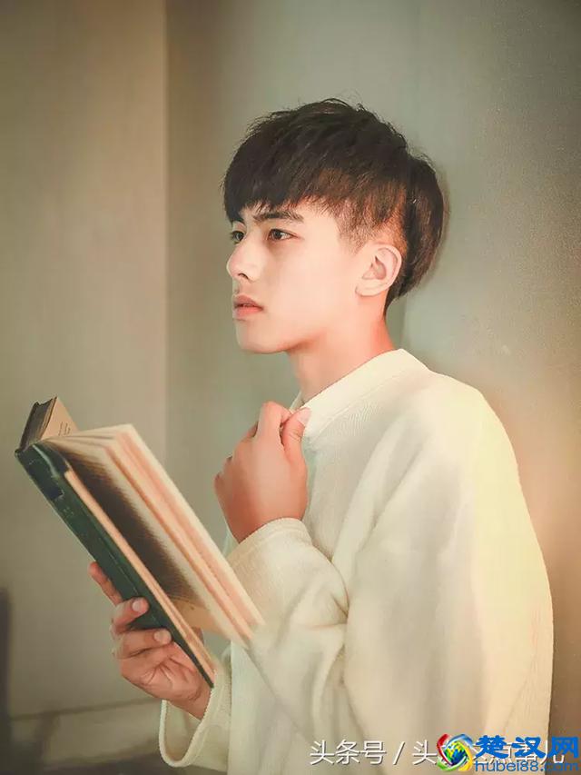 发际线高的男生,有什么发型可以拯救你的大额头?