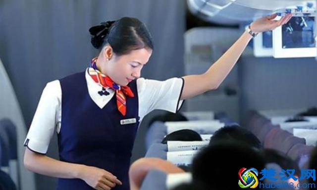 空姐都会戴一块不错的手表,这是为什么?除了看时间还有这些原因