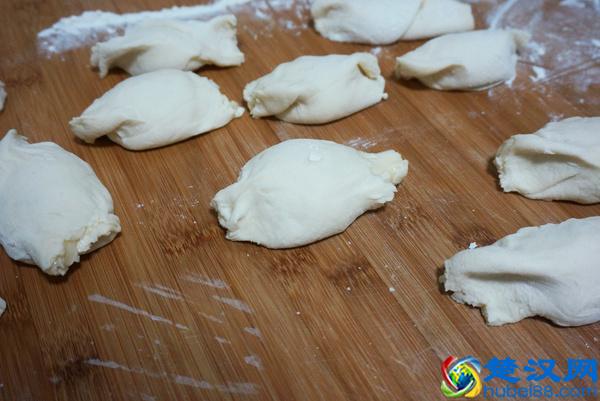 再也不用排队买油酥饼了，只多一步，香酥层多，凉了也好吃