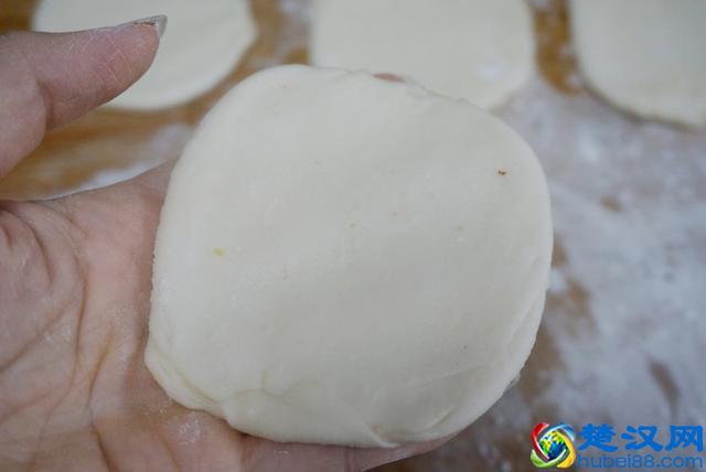 再也不用排队买油酥饼了，只多一步，香酥层多，凉了也好吃