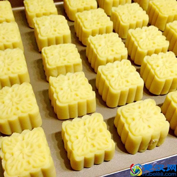 绿豆糕怎么做？可以又香又甜，掌握技术了可以开甜品店！