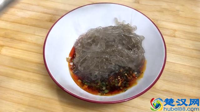 粉条这样做超好吃，步骤简单做法详细，酸辣爽口，吃一次念念不忘
