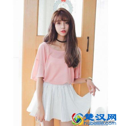 粉色衣服配什么颜色裤子和裙子，粉色怎么穿好看