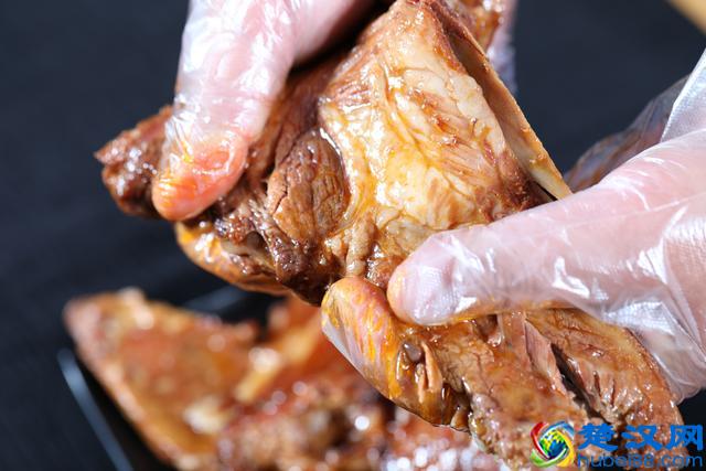 开饭馆卖什么好，怎样做有特色？