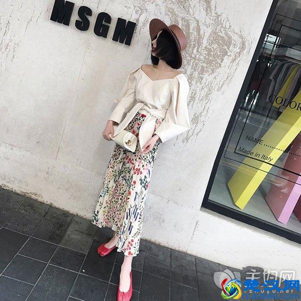 碎花半身裙配什么上衣 这样搭配让你美的不像话
