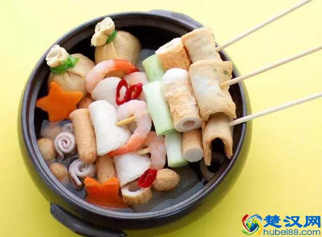 想在学校门口摆摊创业，哪些小吃比较赚钱？